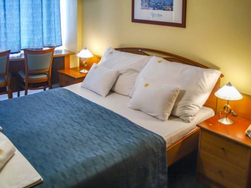 Balatonvilagos discount hotel room